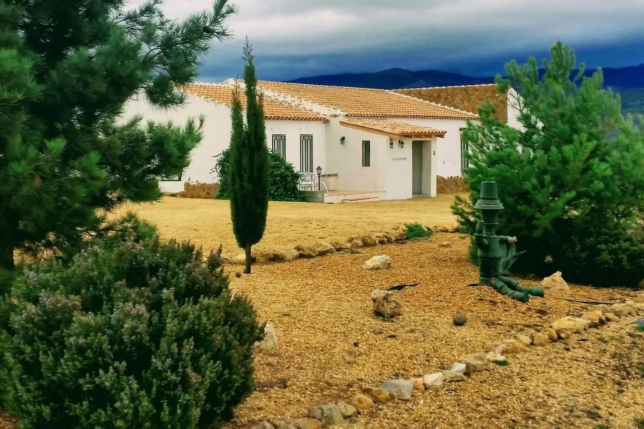 2-Bed Villa With Pool Garden & Parking Near Seron
