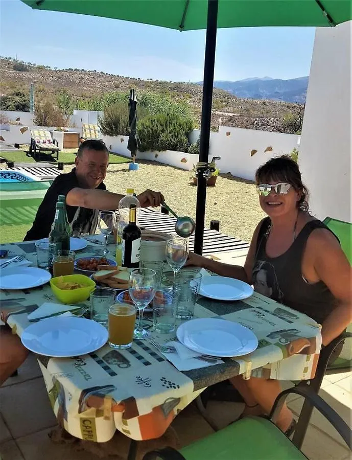 2-Bed Villa With Pool Garden & Parking Near Seron