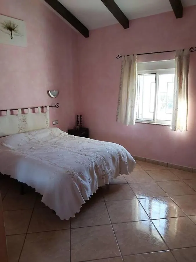 2-Bed Villa With Pool Garden & Parking Near Seron