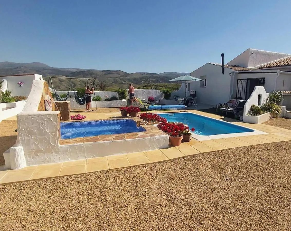 2-Bed Villa With Pool Garden & Parking Near Seron