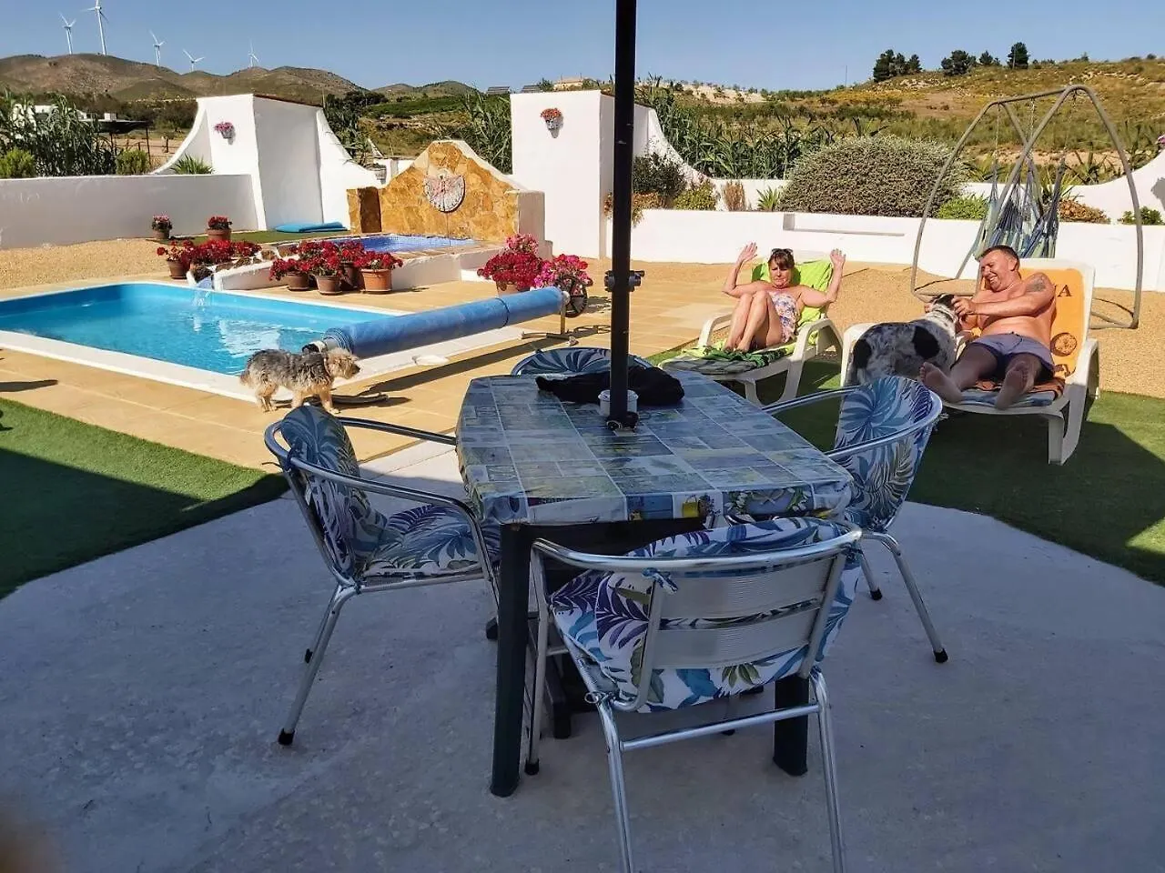 2-Bed Villa With Pool Garden & Parking Near Seron